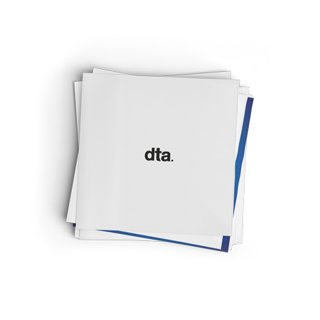 Stapel unterschiedliches Papier mit dta-Logo